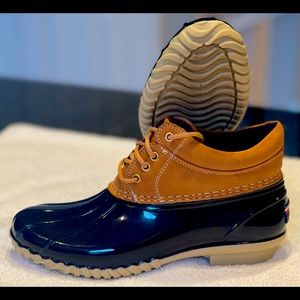 Women’s Size 6 Tommy Hilfiger Duck Shoes